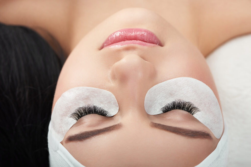 اکستنشن مژه چیست و بهترین اکستنشن کار مژه کیست؟